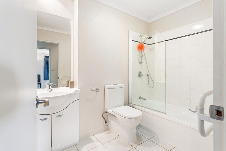 Photo of property in 34 Gunner Drive, Te Atatu Peninsula, Auckland, 0610