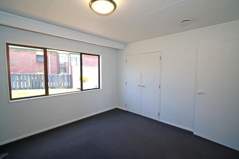 Photo of property in 32 Poplar Grove, Whalers Gate, New Plymouth, 4310