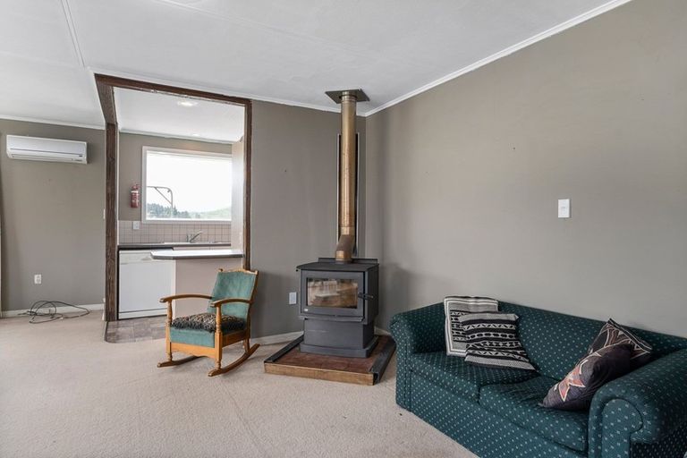 Photo of property in 77 Milton Terrace, Picton, 7220