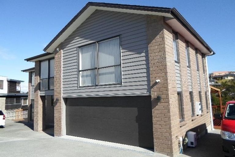 Photo of property in 20 Lakeridge Close, Northcross, Auckland, 0632