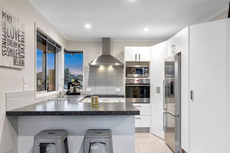 Photo of property in 22 Rainey Crescent, Papamoa Beach, Papamoa, 3118