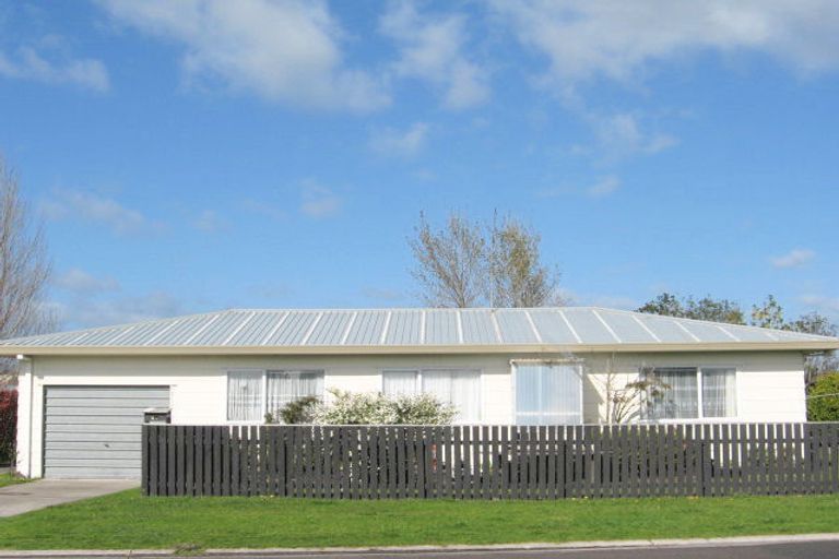 Photo of property in 2a Barbara Grove, Papamoa Beach, Papamoa, 3118