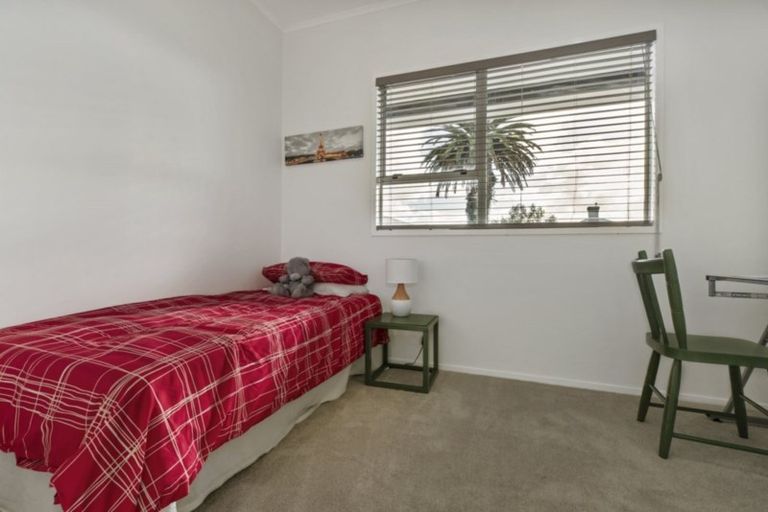 Photo of property in 1/2 Palm Court Drive, Glen Eden, Auckland, 0602