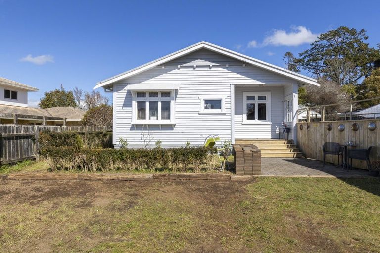 Photo of property in 15 Ngahere Street, Inglewood, 4330