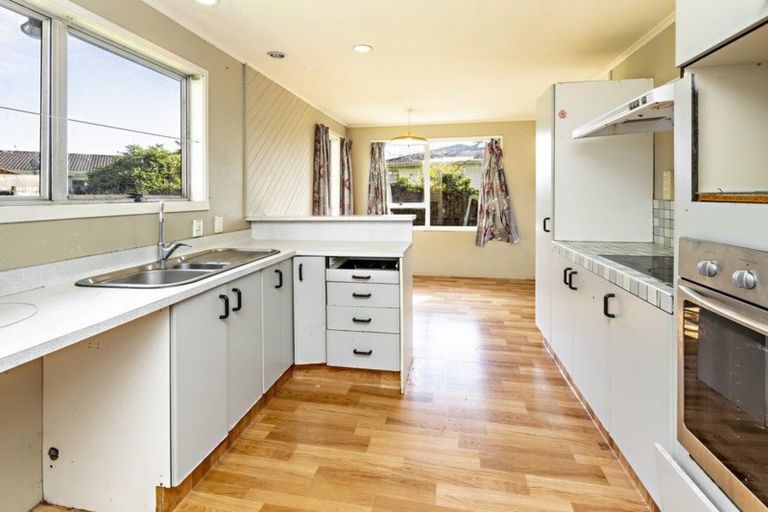 Photo of property in 15 Becker Drive, Weymouth, Auckland, 2103