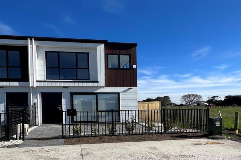 Photo of property in 31 Aramata Road, Papakura, 2110