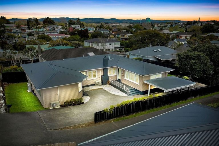 Photo of property in 1/130 Edmonton Road, Te Atatu South, Auckland, 0610