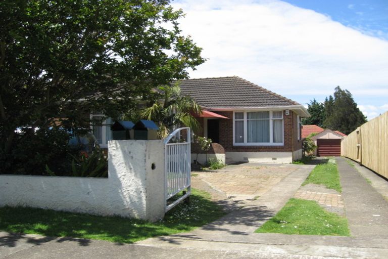 Photo of property in 14 Miller Road, Mangere Bridge, Auckland, 2022