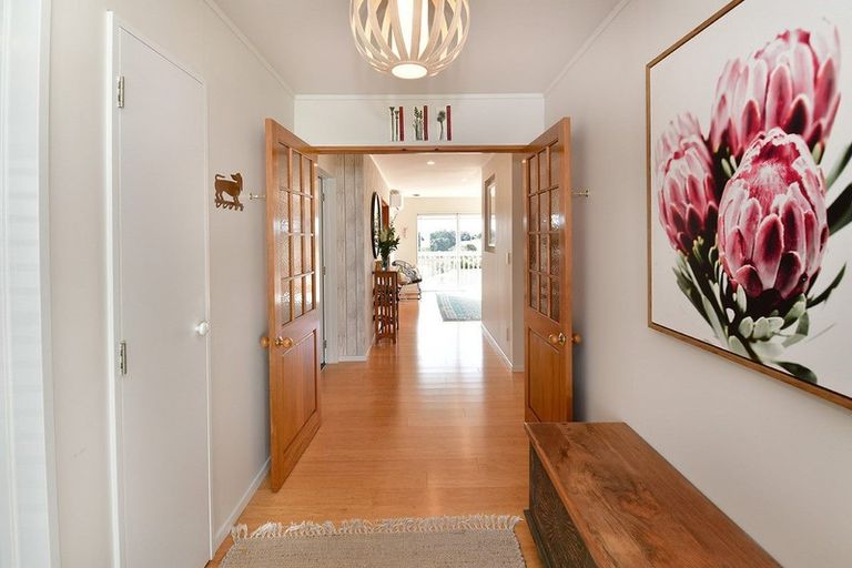 Photo of property in 28 Alec Craig Way, Gulf Harbour, Whangaparaoa, 0930