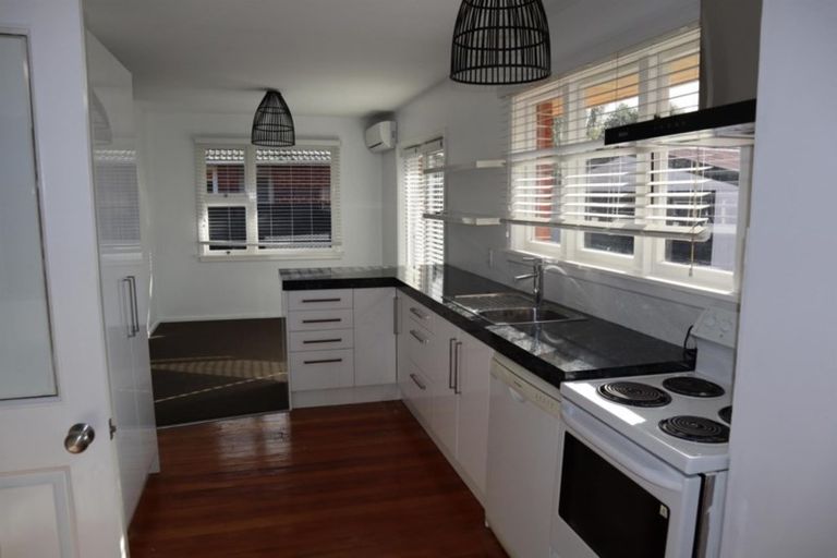 Photo of property in 338 Memorial Avenue, Burnside, Christchurch, 8053