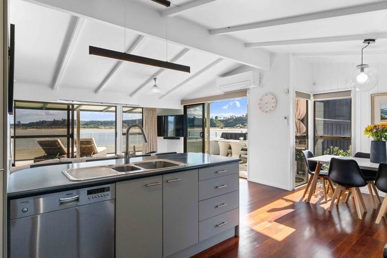 Photo of property in 690 Pukehina Parade, Pukehina, Te Puke, 3189