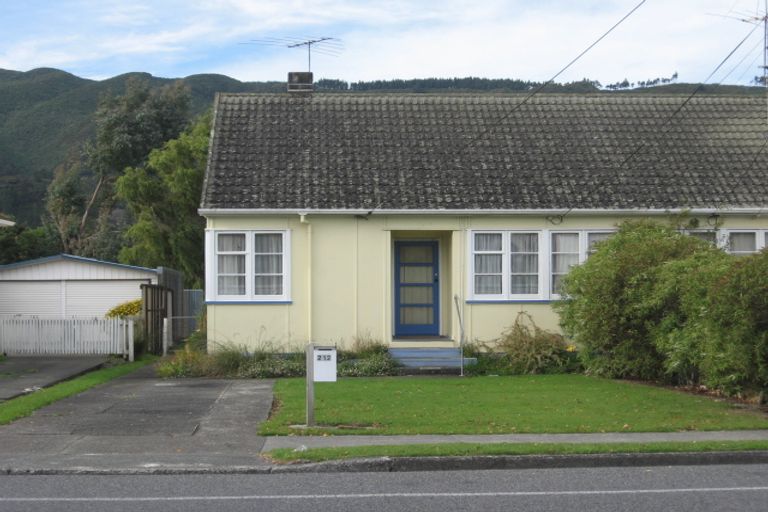 Photo of property in 212 Naenae Road, Naenae, Lower Hutt, 5011