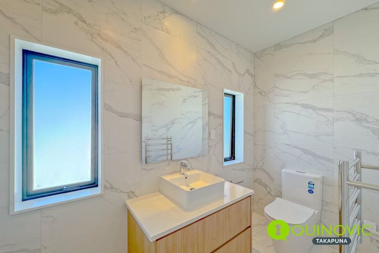 Photo of property in 7c Buisson Glade, West Harbour, Auckland, 0618