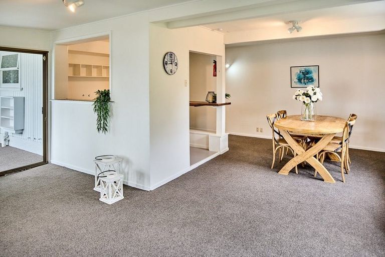 Photo of property in 30 Mana View Road, Paremata, Porirua, 5026