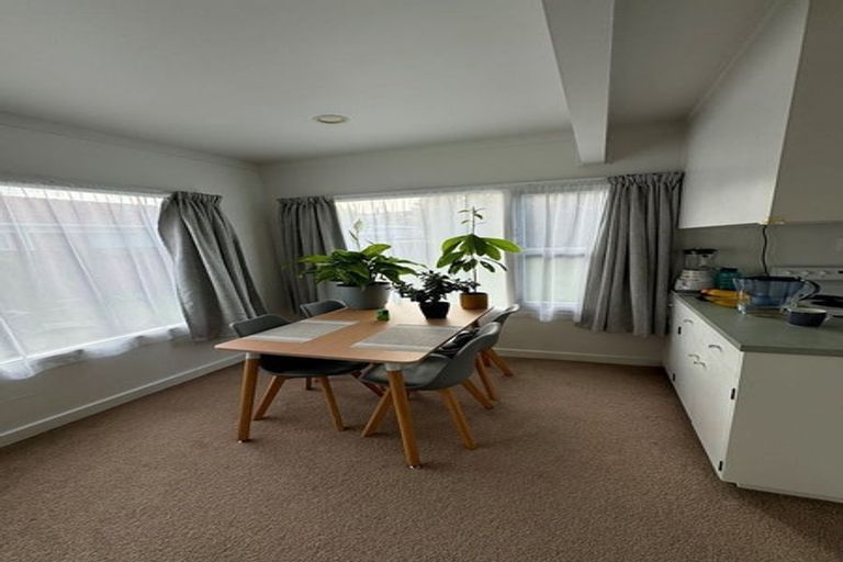 Photo of property in 16 Keldale Place, Forrest Hill, Auckland, 0620