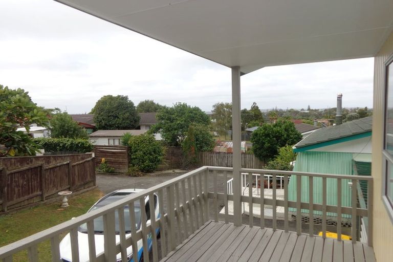 Photo of property in 2/341 Royal Road, Massey, Auckland, 0614