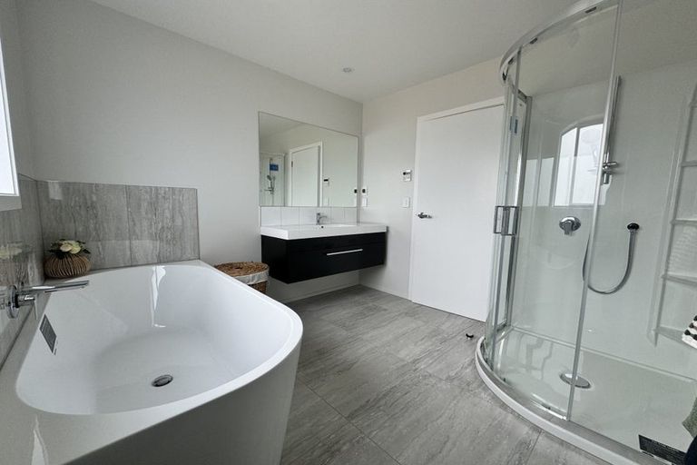 Photo of property in 9 Pine Hill Rise, Glenside, Wellington, 6037