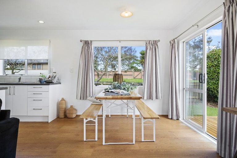 Photo of property in 24 Taihiki Road, Clarks Beach, 2122