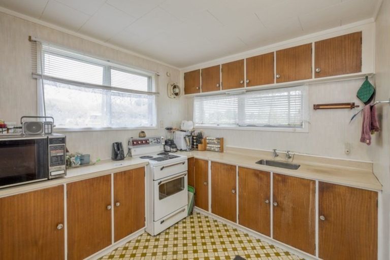 Photo of property in 77 Bartholomew Road, Levin, 5510