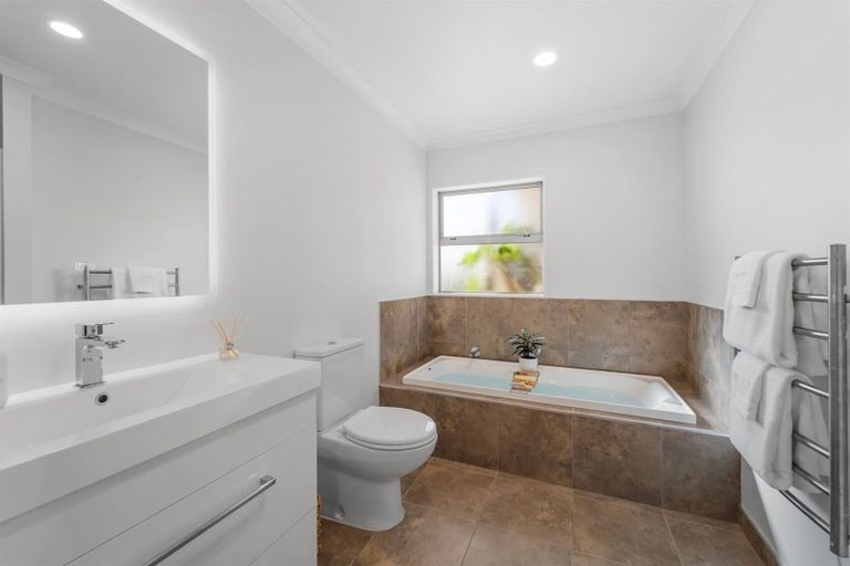 Photo of property in 32a Centreway Road, Orewa, 0931