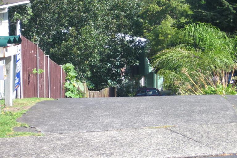 Photo of property in 3/23 Woodcote Drive, Glenfield, Auckland, 0629