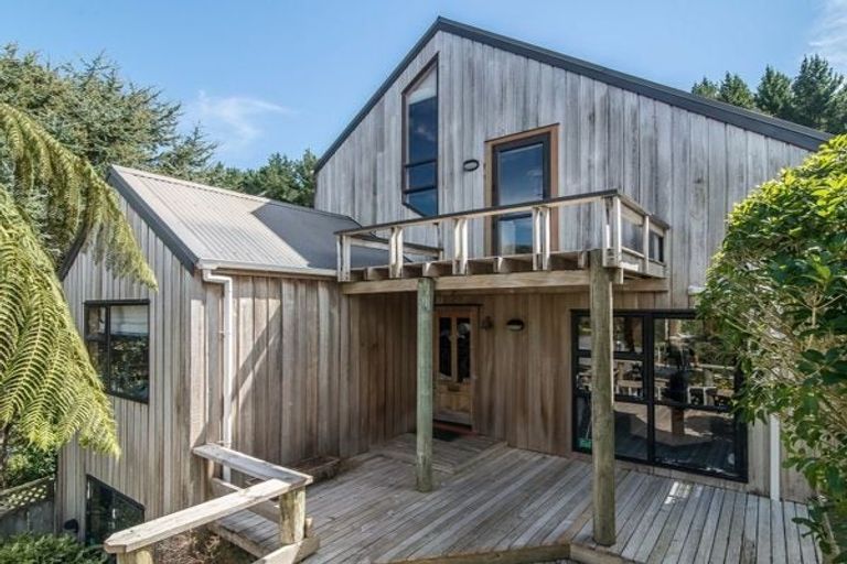 Photo of property in 11 Richmond Hill, Glenside, Wellington, 6037