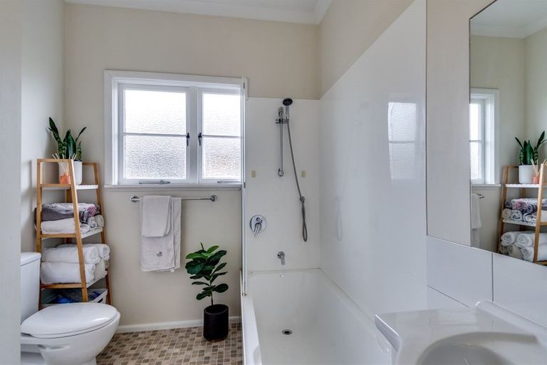 Photo of property in 100 Guppy Road, Taradale, Napier, 4112