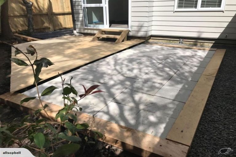 Photo of property in 3/30 John Jennings Drive, Oteha, Auckland, 0632