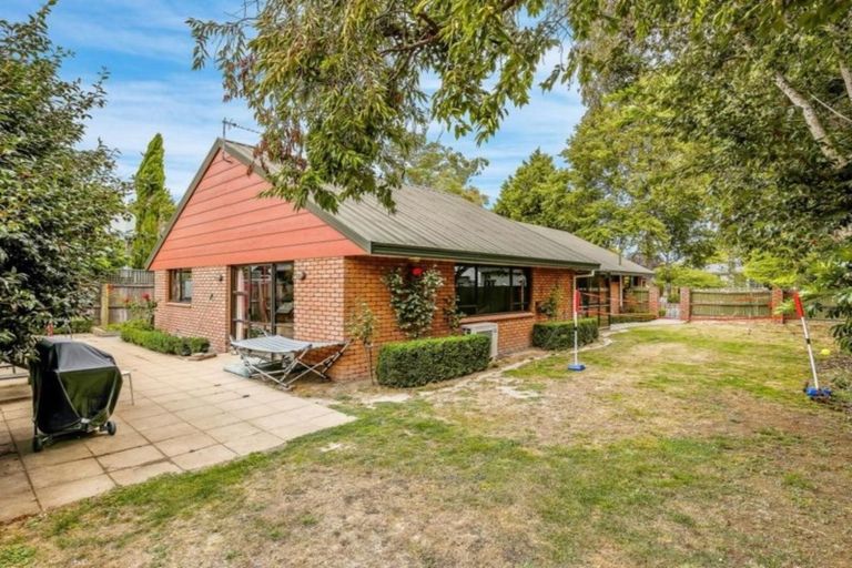 Photo of property in 242 Memorial Avenue, Burnside, Christchurch, 8053