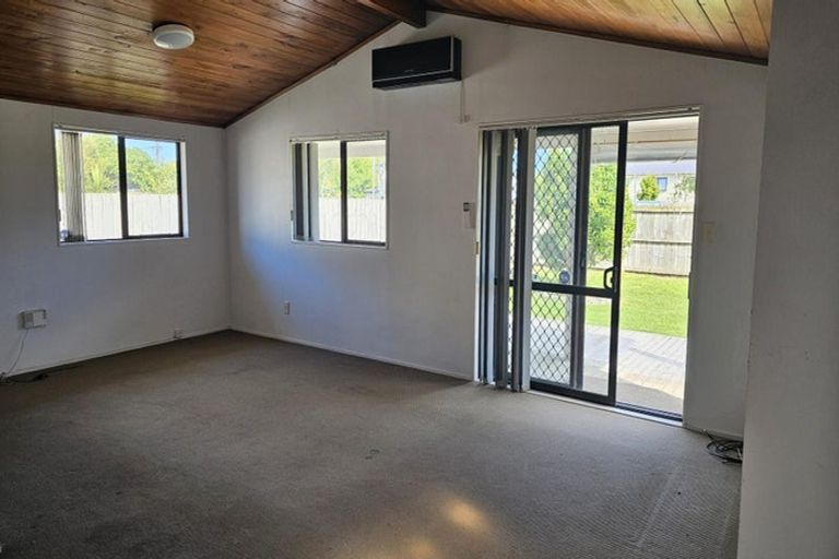Photo of property in 372 Swanson Road, Ranui, Auckland, 0612