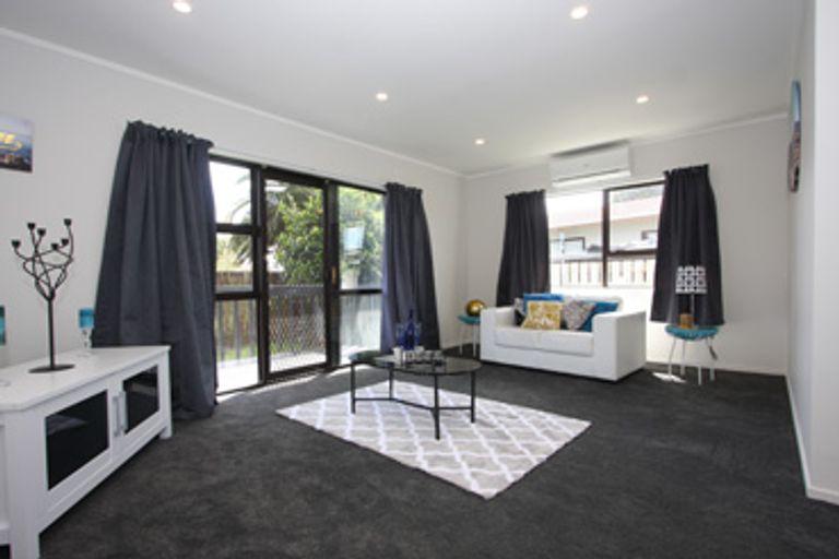 Photo of property in 1/6 Hatherley Place, Clendon Park, Auckland, 2103