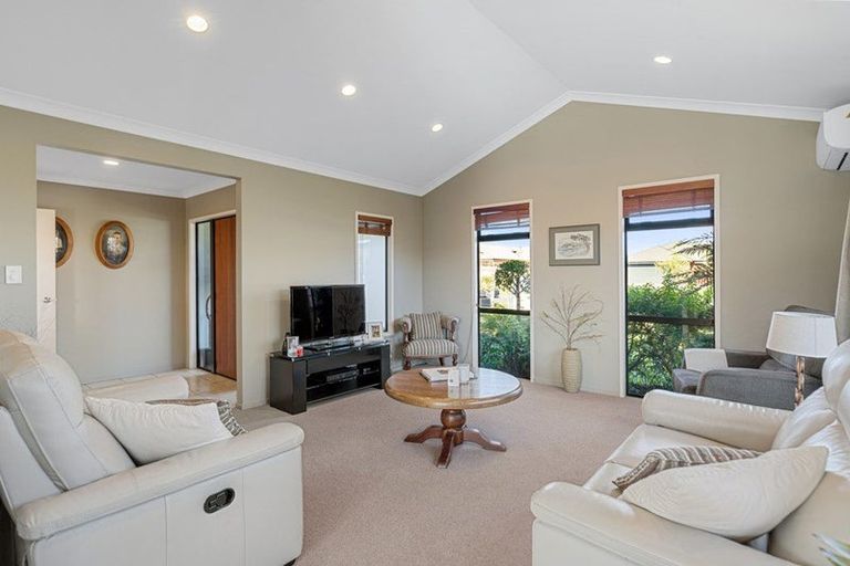 Photo of property in 40 Cranbrook Place, Rototuna North, Hamilton, 3210