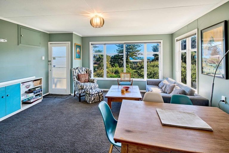 Photo of property in 52 Tutere Street, Waikanae Beach, Waikanae, 5036