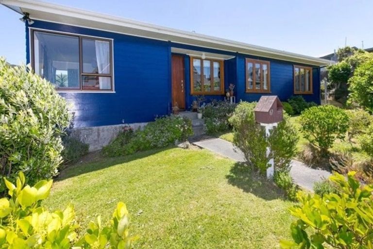 Photo of property in 67 Frobisher Street, Island Bay, Wellington, 6023
