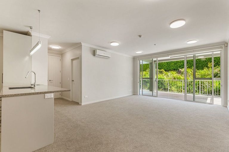 Photo of property in 16 Rewa Rewa Lane, Orewa, 0931