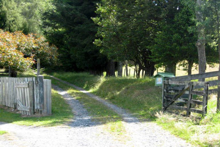 Photo of property in 32 Ameku Road, Raetihi, 4632