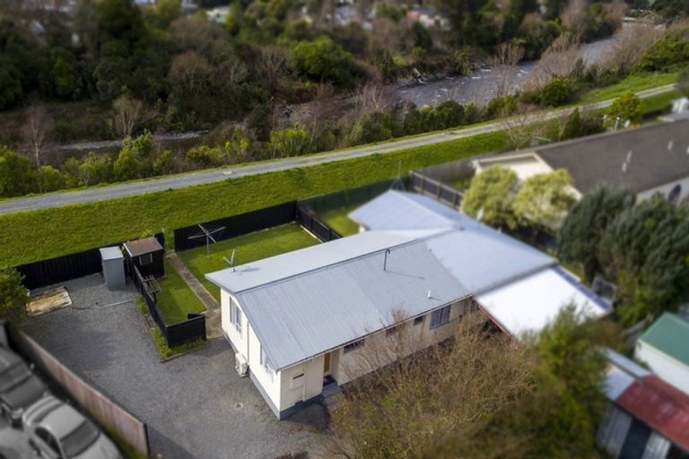 Photo of property in 11b Gemstone Drive, Birchville, Upper Hutt, 5018