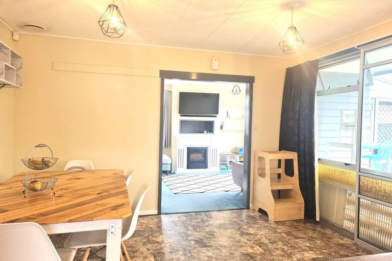 Photo of property in 12 Edelweiss Grove, Timberlea, Upper Hutt, 5018