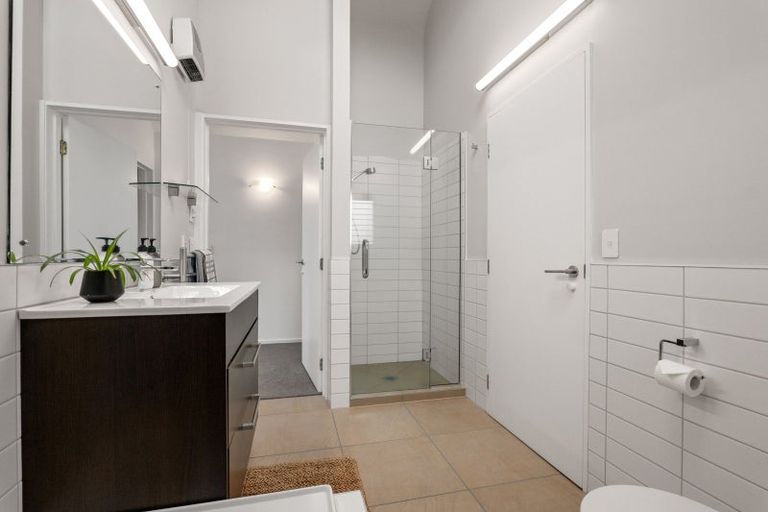 Photo of property in 87b Aikmans Road, Merivale, Christchurch, 8014