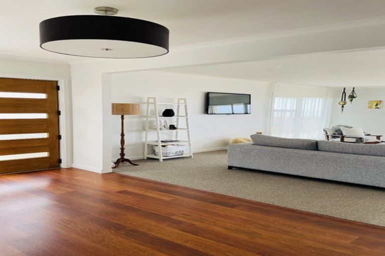 Photo of property in 489 Whangaparaoa Road, Stanmore Bay, Whangaparaoa, 0932