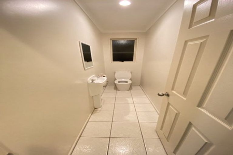 Photo of property in 10 San Bernadino Drive, Henderson, Auckland, 0612