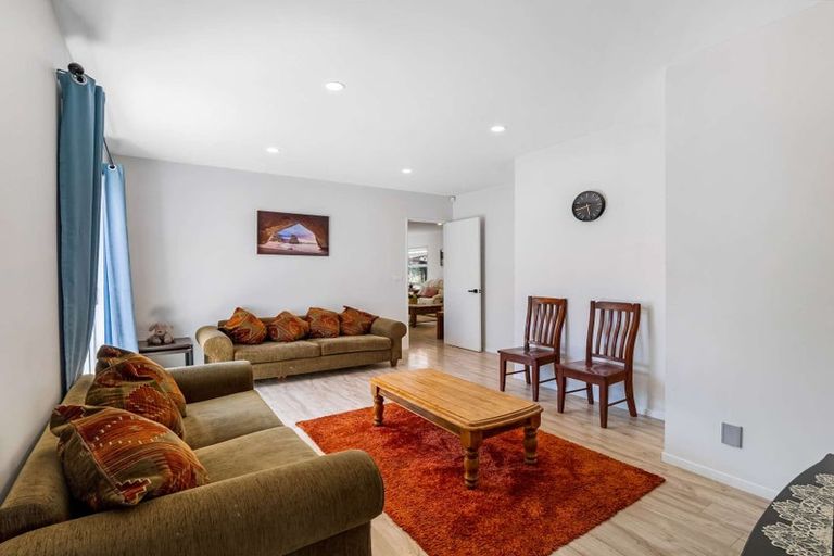 Photo of property in 6 Kahu Close, Orewa, 0931