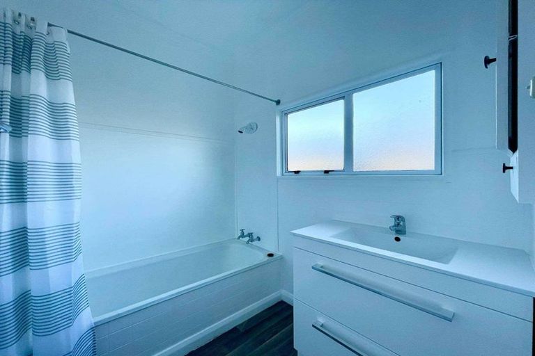 Photo of property in 26 Paynters Avenue, Strandon, New Plymouth, 4312