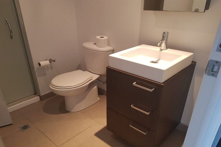 Photo of property in Shoal Haven Apartments, 202c/130 Anzac Street, Takapuna, Auckland, 0622