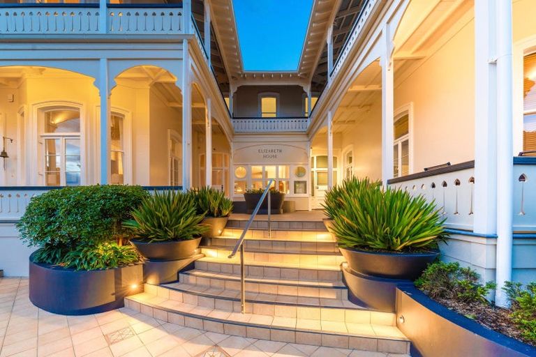 Photo of property in 2/5 King Edward Parade, Devonport, Auckland, 0624