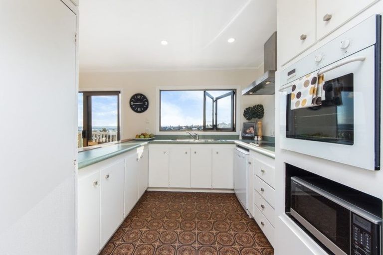 Photo of property in 53 Island Bay Road, Beach Haven, Auckland, 0626