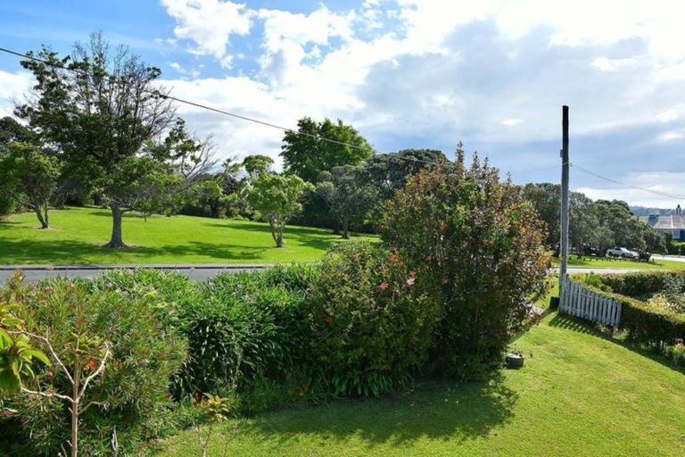 Photo of property in 34 De Luen Avenue, Tindalls Beach, Whangaparaoa, 0930