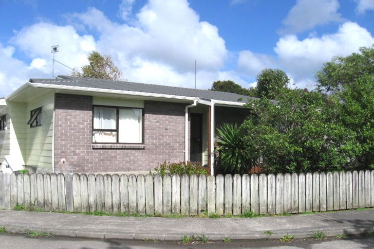Photo of property in 24 Mayfair Place, Henderson, Auckland, 0614