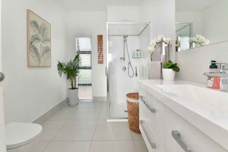 Photo of property in 2/1376 Whangaparaoa Road, Army Bay, Whangaparaoa, 0930