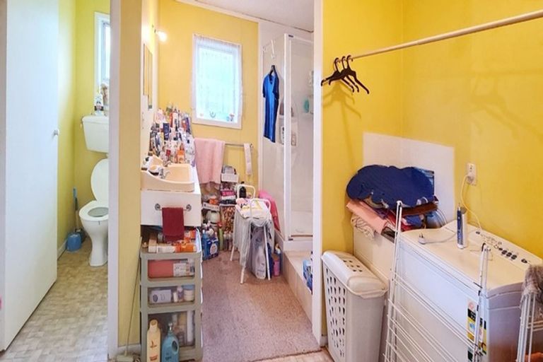 Photo of property in 2/41 Koromiko Street, New Lynn, Auckland, 0600